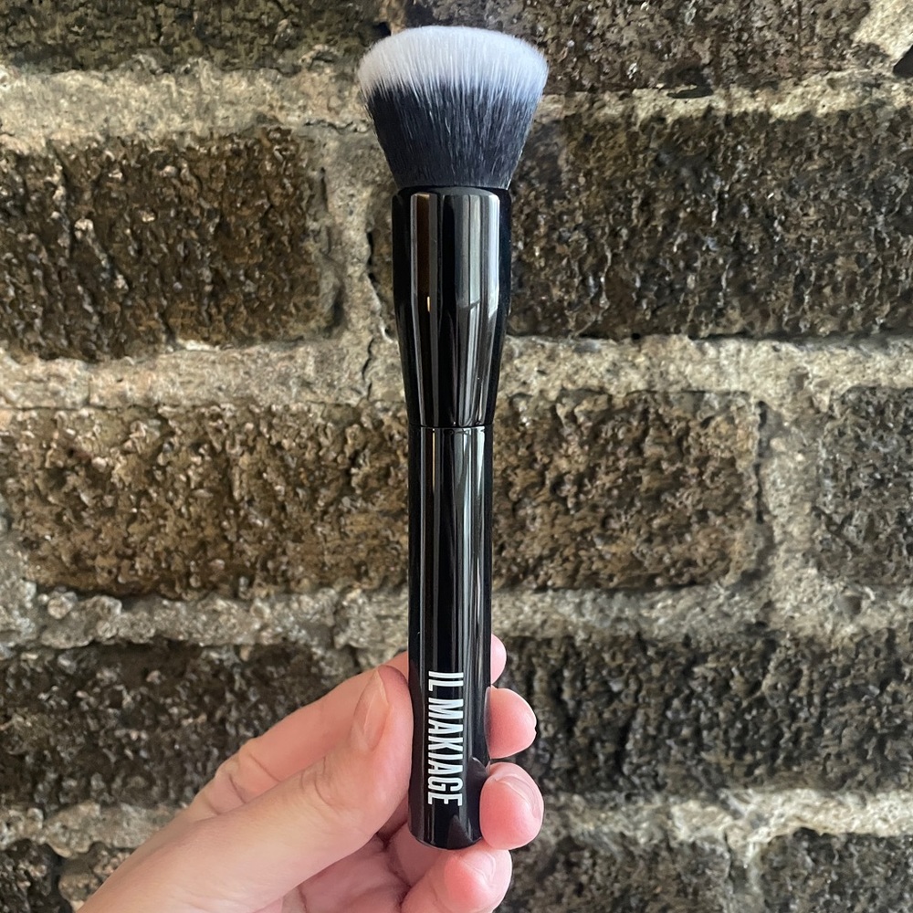 BNIB IL MAKIAGE #100 Foundation Blending Brush